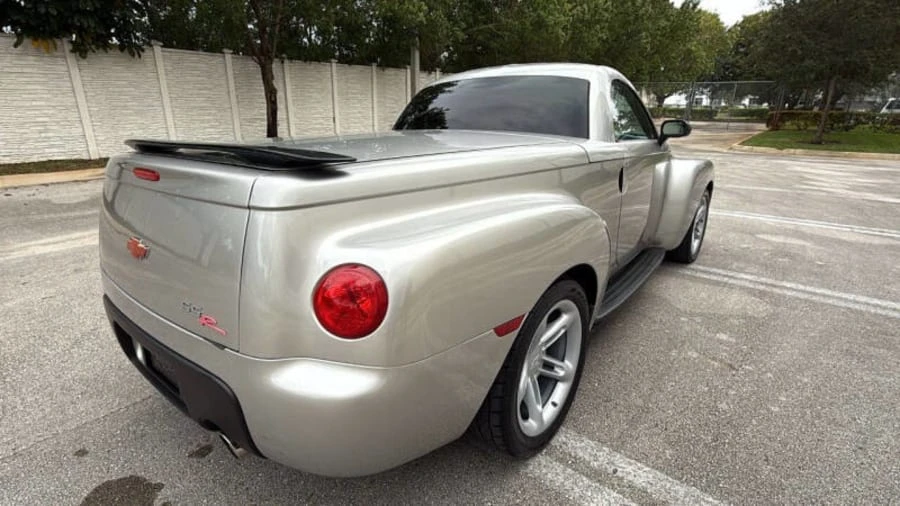 2005 Chevrolet SSR - Image 3 of 17