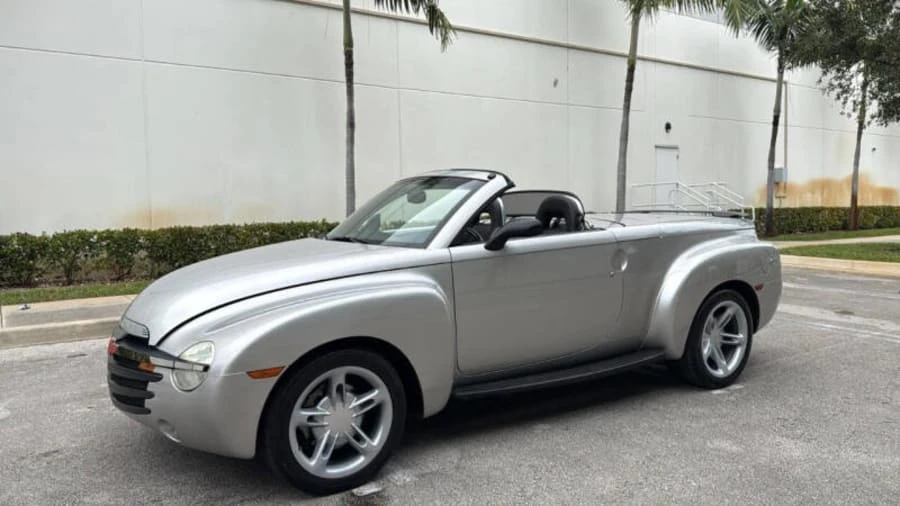 2005 Chevrolet SSR - Image 10 of 17