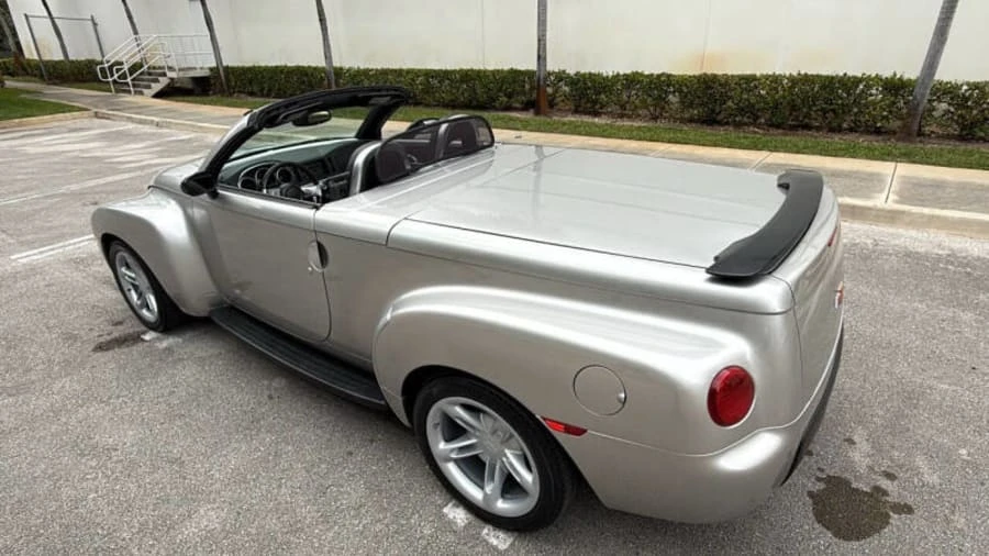 2005 Chevrolet SSR - Image 7 of 17