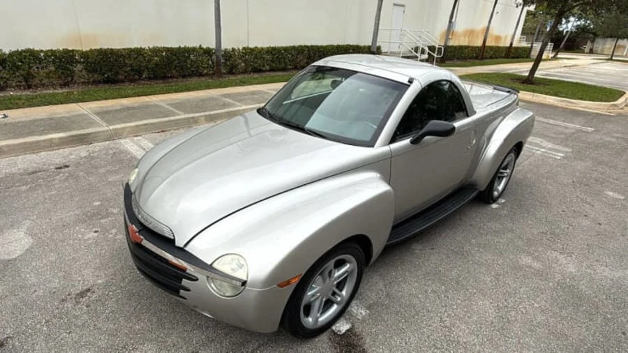 2005 Chevrolet SSR - Image 9 of 17