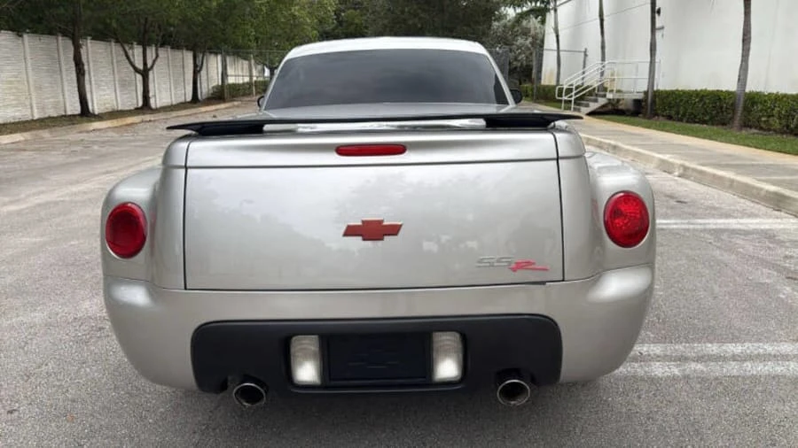 2005 Chevrolet SSR - Image 5 of 17