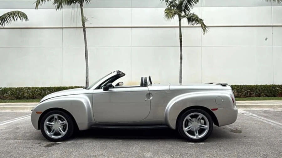 2005 Chevrolet SSR - Image 8 of 17