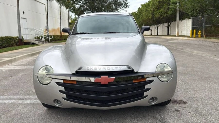 2005 Chevrolet SSR - Image 4 of 17