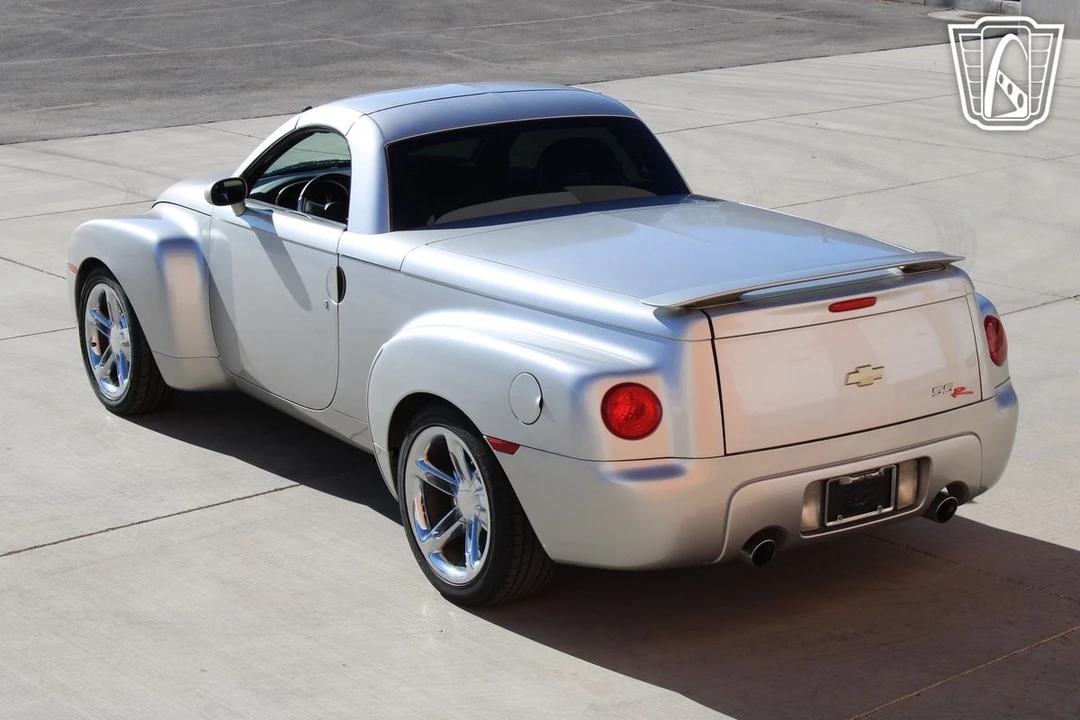2005 Chevrolet SSR - Image 16 of 21