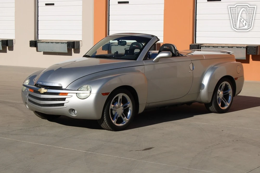 2005 Chevrolet SSR - Image 3 of 12