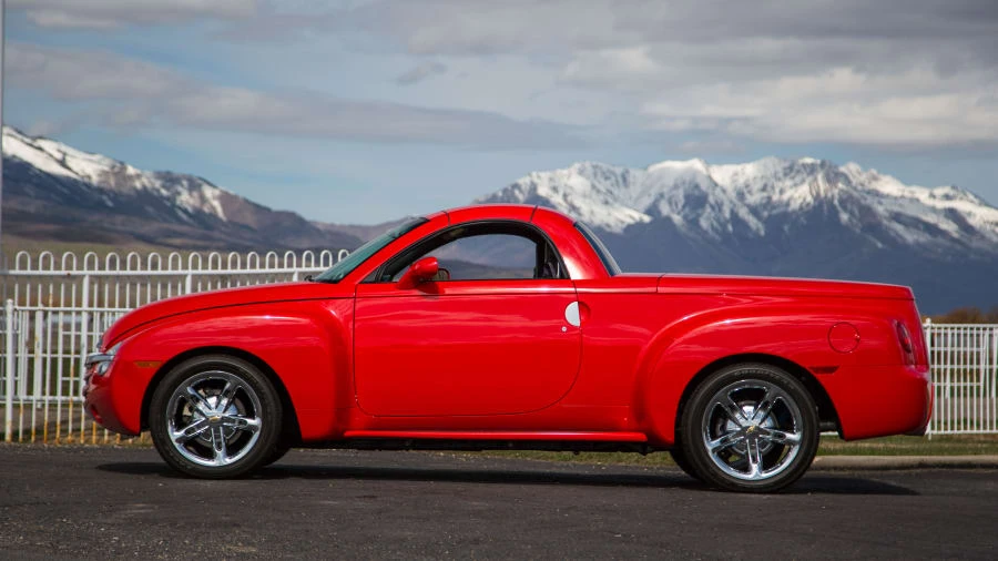 2005 Chevrolet SSR - Image 2 of 19