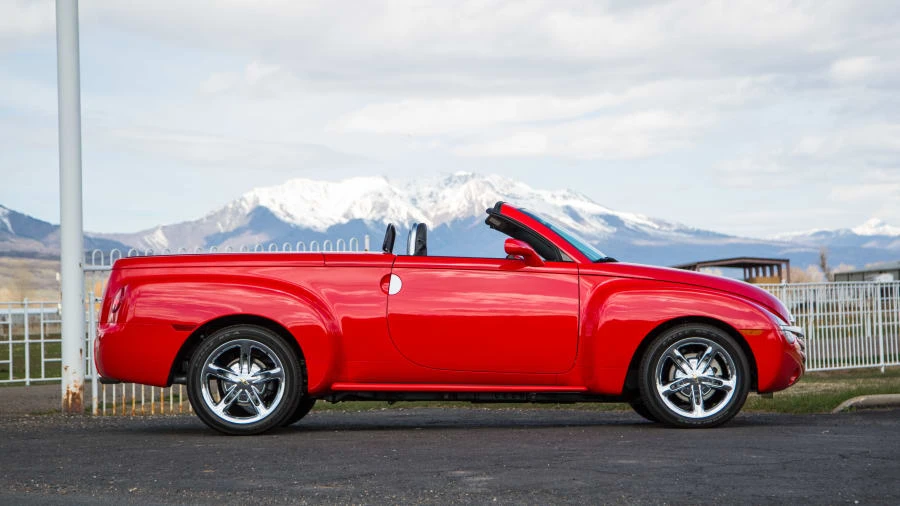 2005 Chevrolet SSR - Image 8 of 19