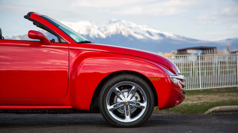 2005 Chevrolet SSR - Image 12 of 19
