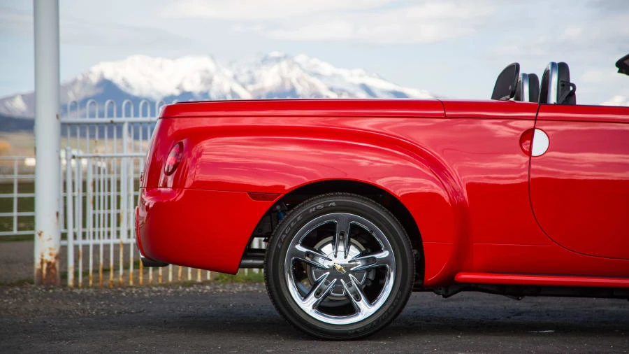 2005 Chevrolet SSR - Image 15 of 19