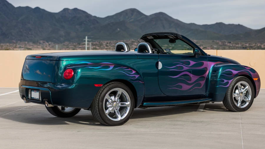 2005 Chevrolet SSR - Image 3 of 31
