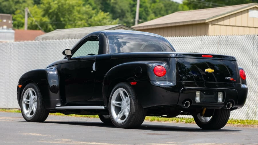 2005 Chevrolet SSR - Image 3 of 16