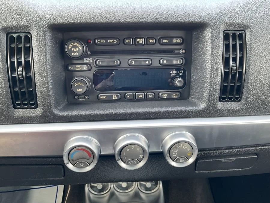 2005 Chevrolet SSR - Image 10 of 15