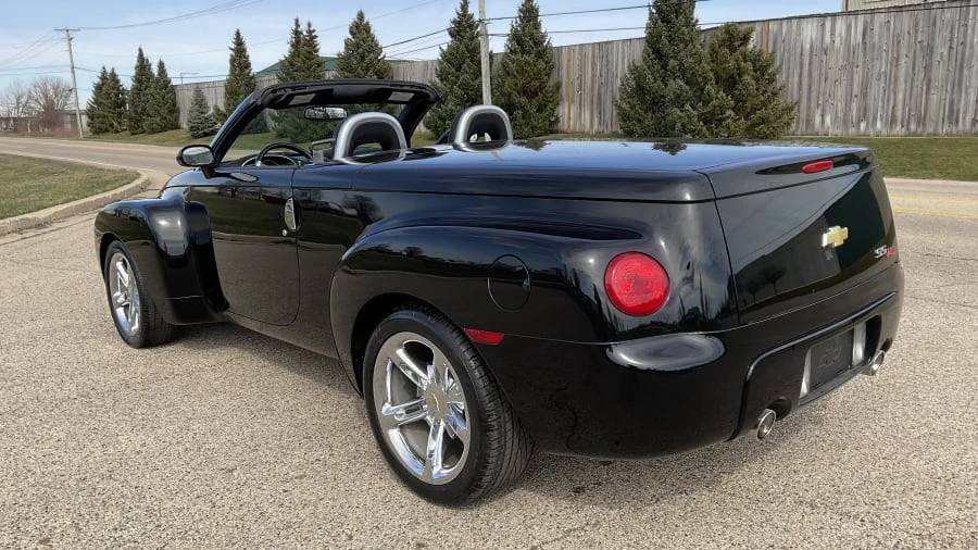 2005 Chevrolet SSR - Image 3 of 15