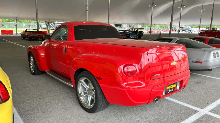 2005 Chevrolet SSR - Image 2 of 6
