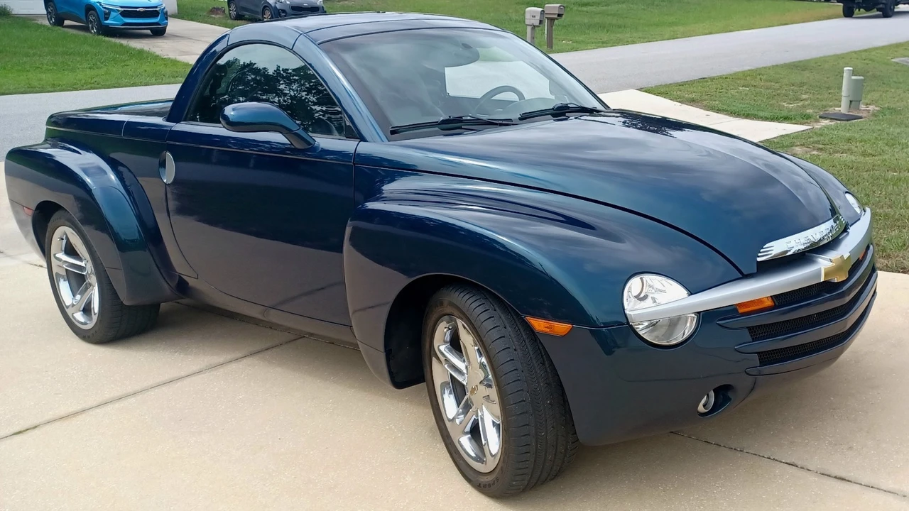2005 Chevrolet SSR - Image 5 of 21