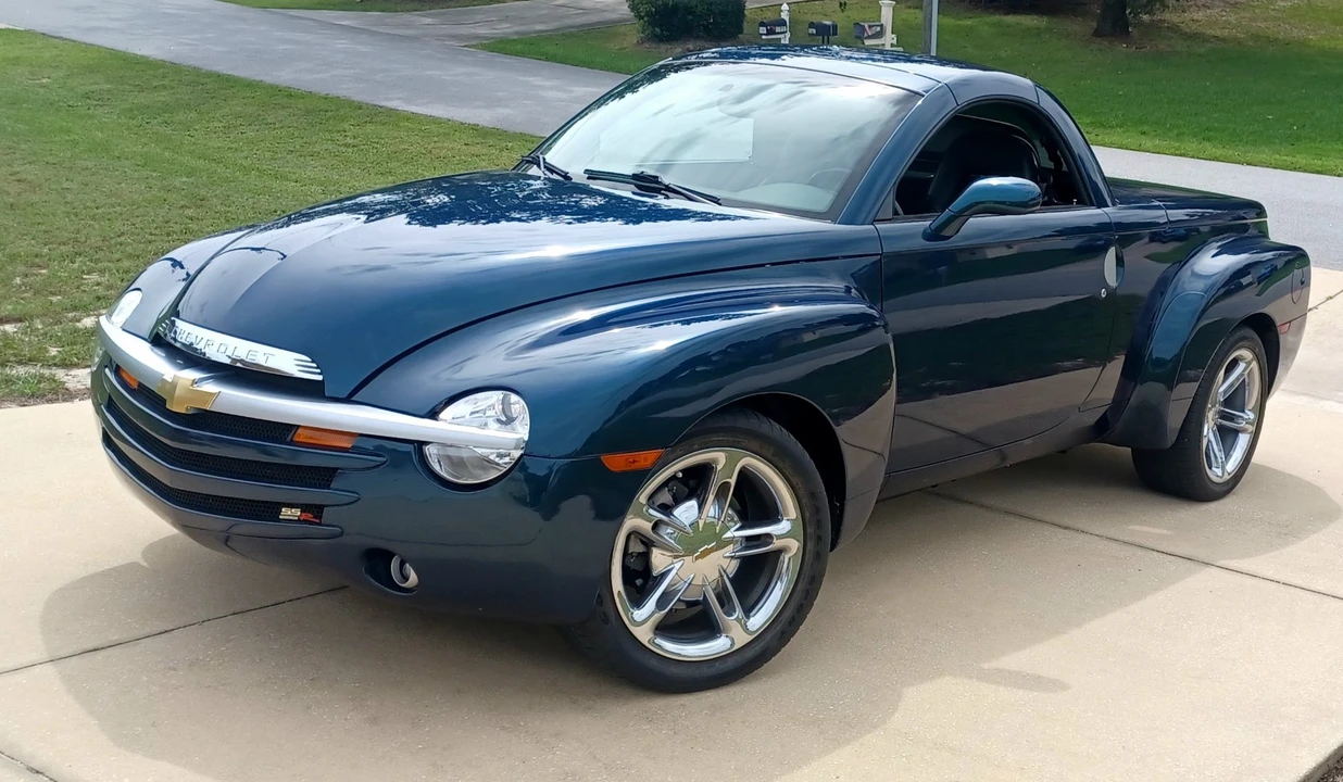 2005 Chevrolet SSR - Image 2 of 21