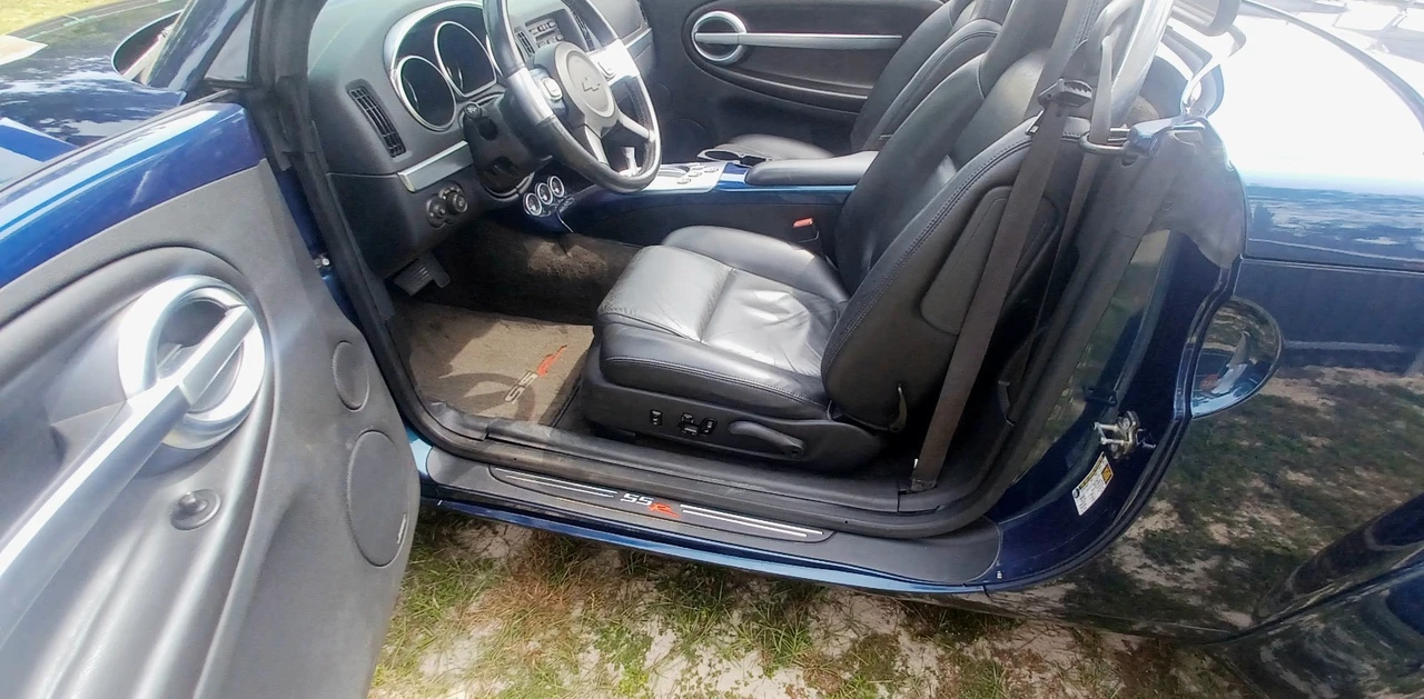 2005 Chevrolet SSR - Image 9 of 21