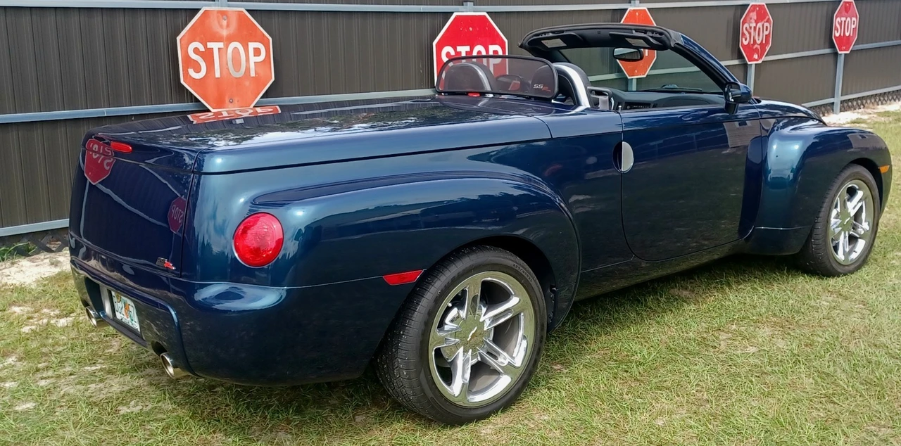 2005 Chevrolet SSR - Image 13 of 21