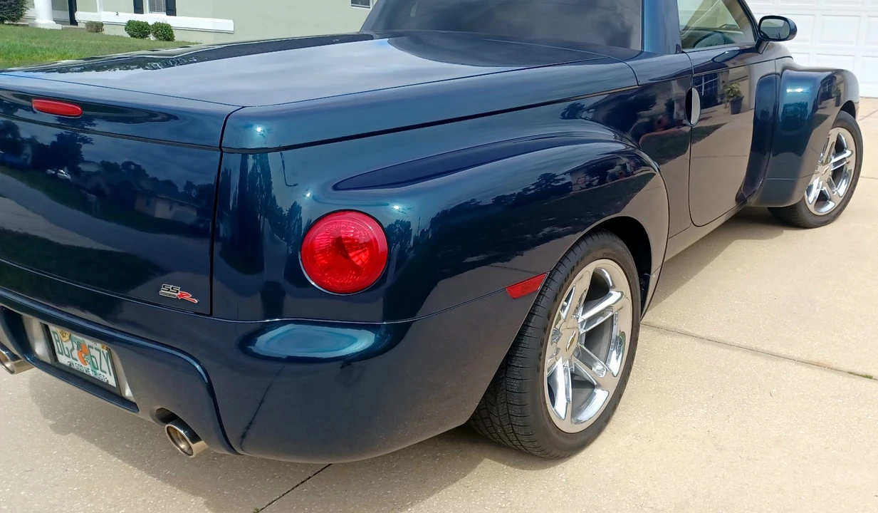 2005 Chevrolet SSR - Image 6 of 21