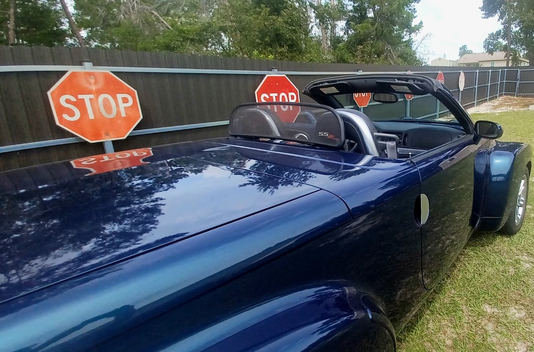 2005 Chevrolet SSR - Image 11 of 21