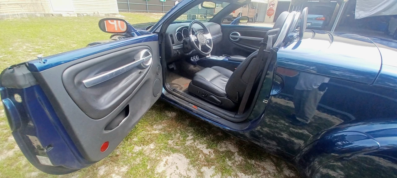 2005 Chevrolet SSR - Image 8 of 21