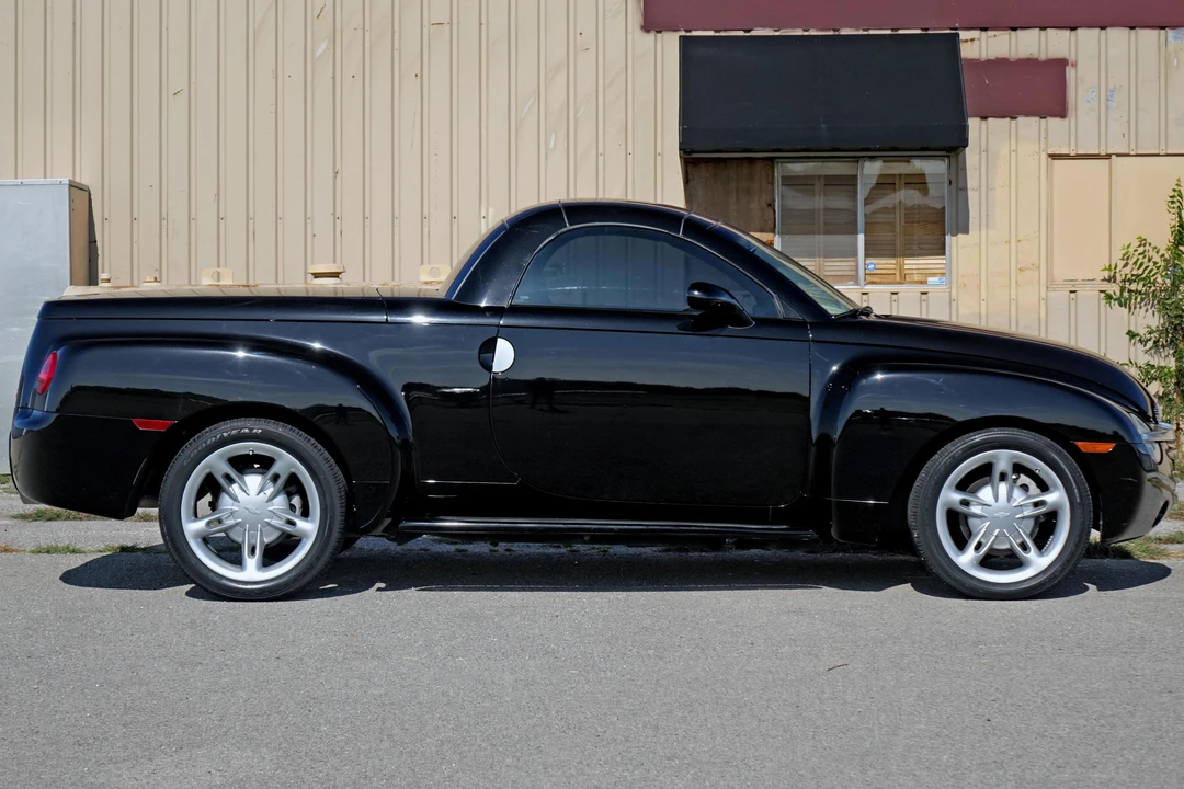 2005 Chevrolet SSR - Image 4 of 5