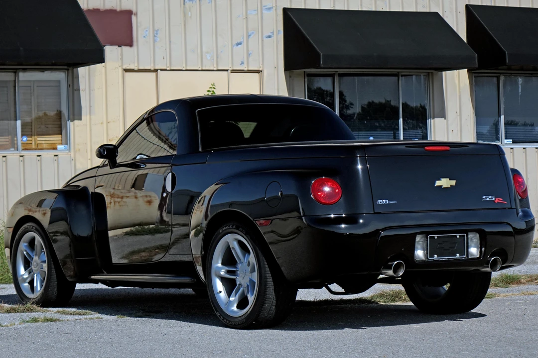 2005 Chevrolet SSR - Image 3 of 5