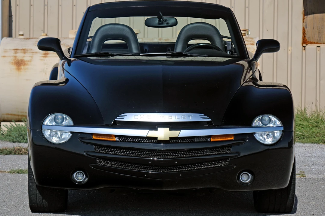 2005 Chevrolet SSR - Image 2 of 5