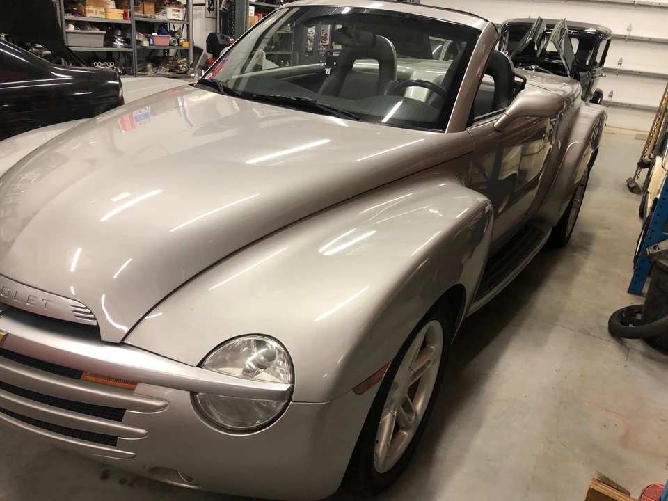2005 Chevrolet SSR - Image 16 of 29