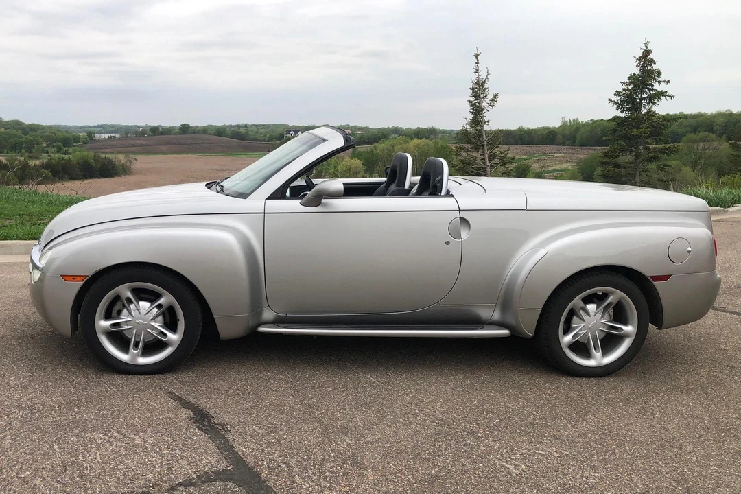 2005 Chevrolet SSR - Image 3 of 29