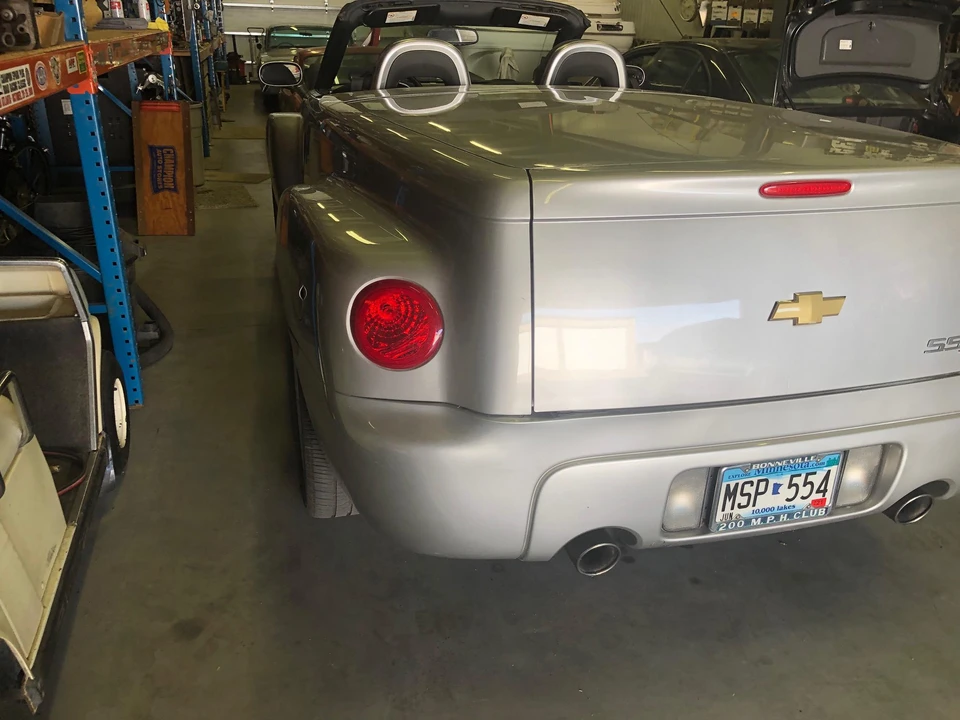 2005 Chevrolet SSR - Image 28 of 29