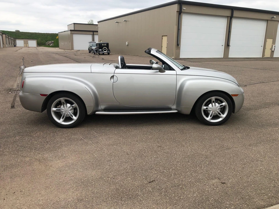 2005 Chevrolet SSR - Image 11 of 29