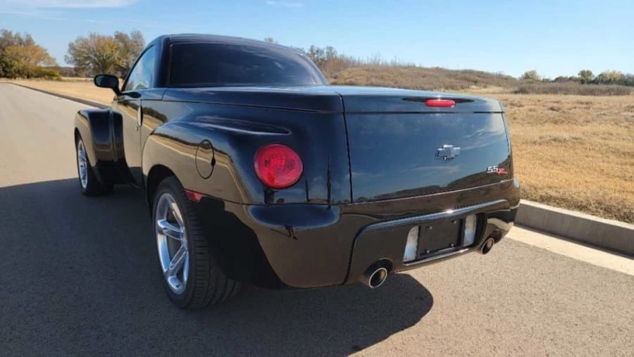 2005 Chevrolet SSR - Image 8 of 13