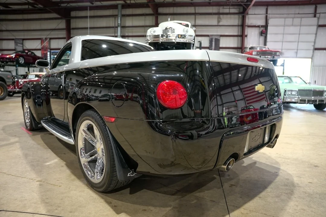 2005 Chevrolet SSR - Image 6 of 12