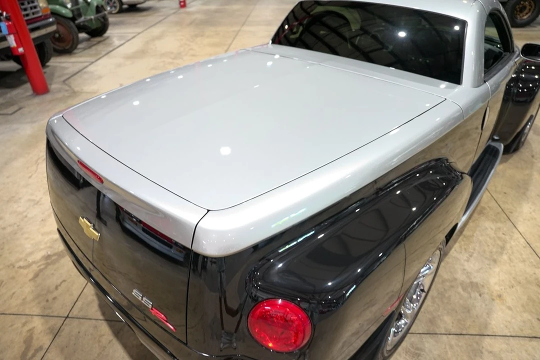 2005 Chevrolet SSR - Image 10 of 21
