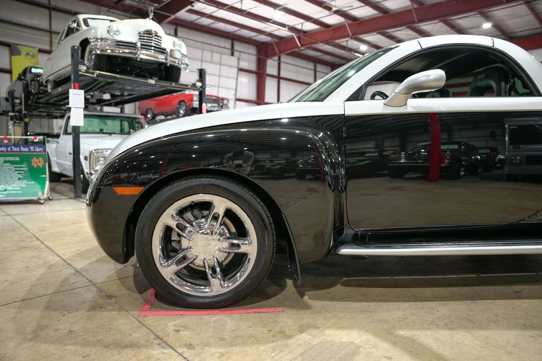 2005 Chevrolet SSR - Image 3 of 12