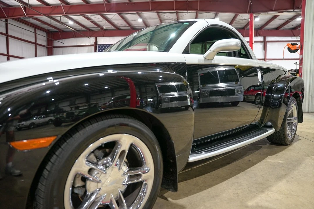 2005 Chevrolet SSR - Image 17 of 21