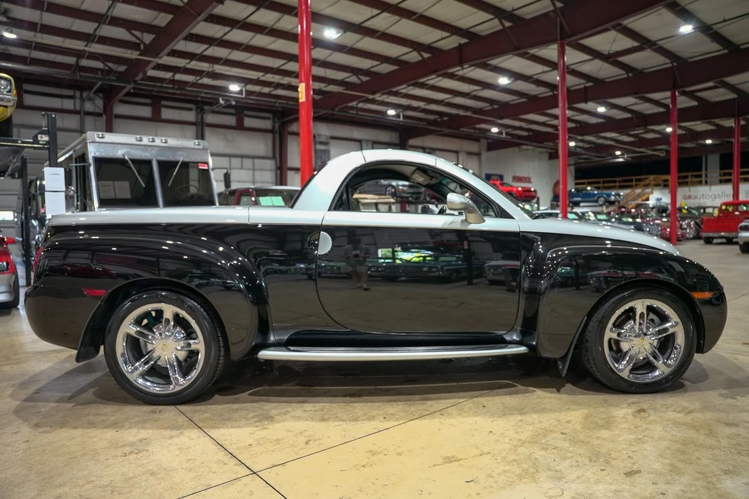 2005 Chevrolet SSR - Image 10 of 12