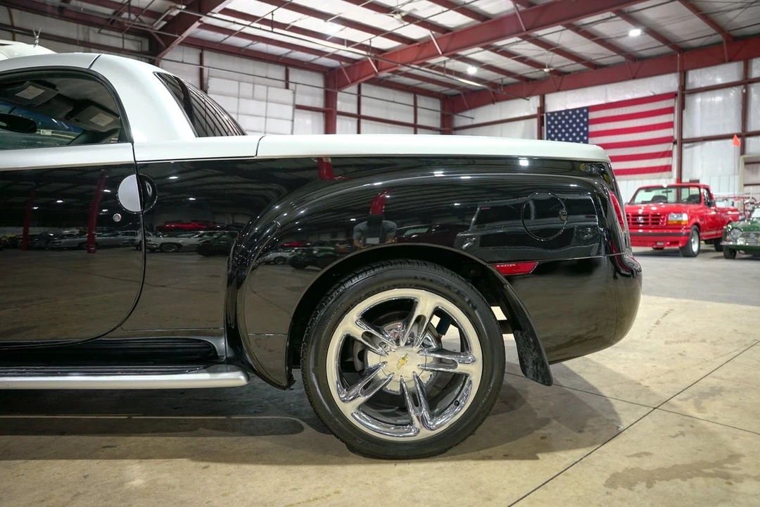 2005 Chevrolet SSR - Image 5 of 12