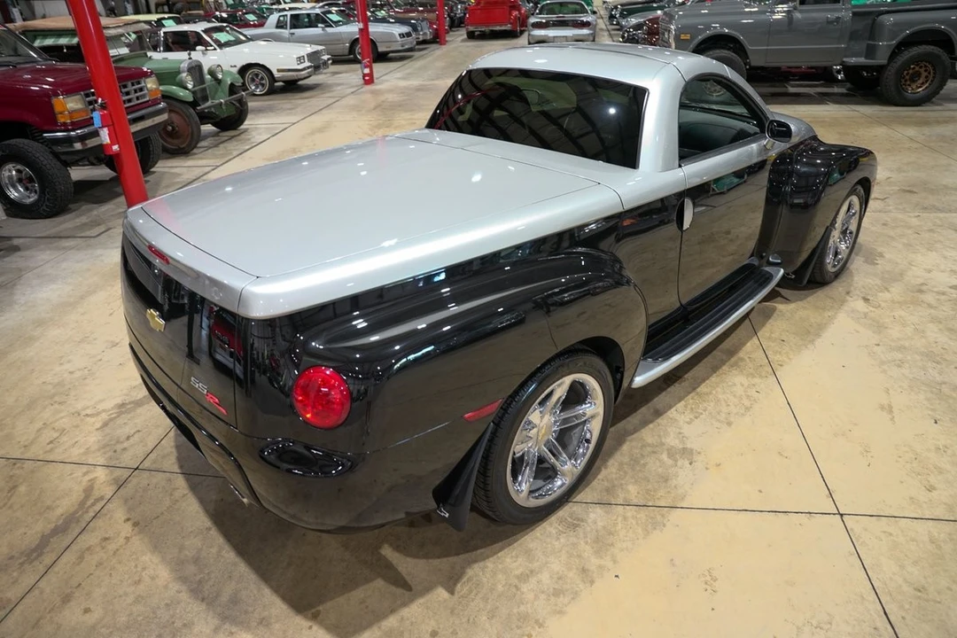 2005 Chevrolet SSR - Image 8 of 21