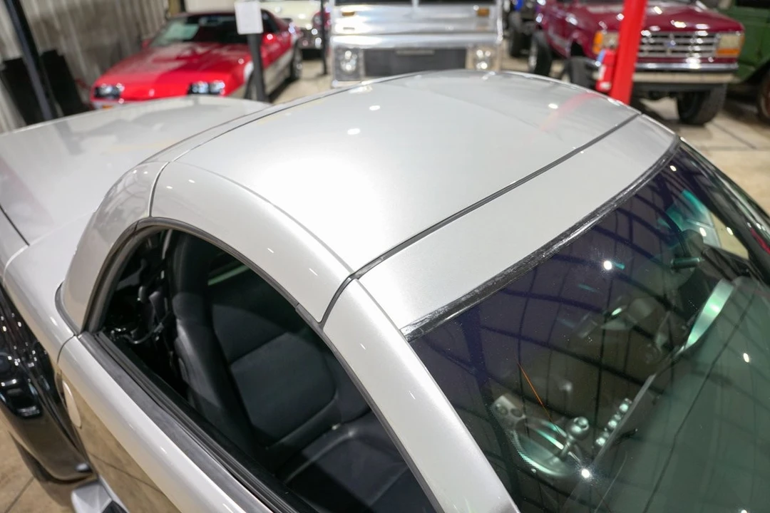 2005 Chevrolet SSR - Image 9 of 21