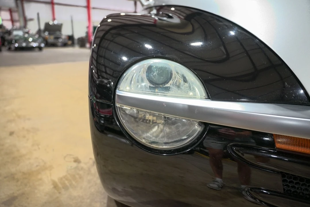 2005 Chevrolet SSR - Image 18 of 21
