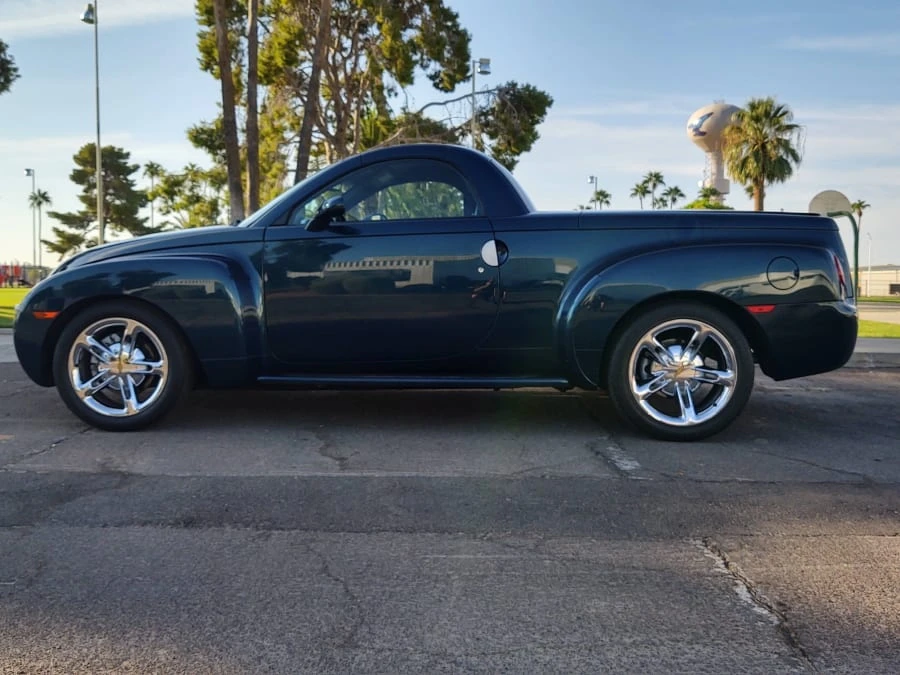 2005 Chevrolet SSR - Image 2 of 13