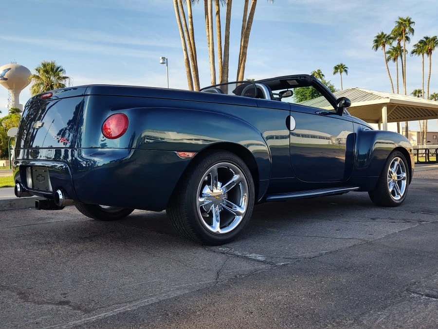 2005 Chevrolet SSR - Image 12 of 13