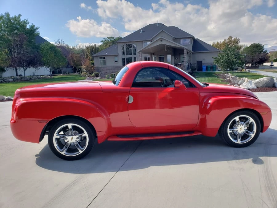 2005 Chevrolet SSR - Image 2 of 9