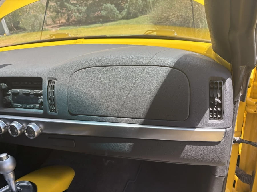 2005 Chevrolet SSR - Image 9 of 15
