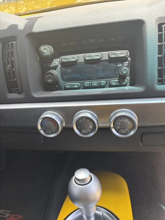 2005 Chevrolet SSR - Image 10 of 15