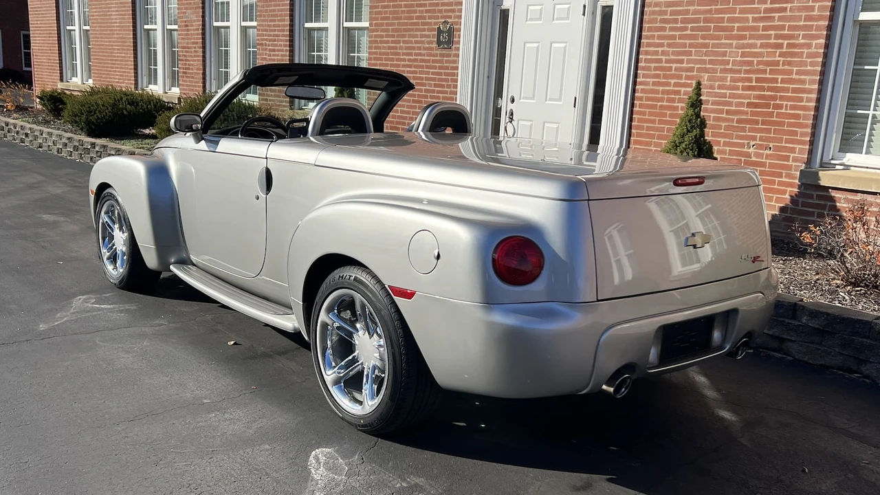 2005 Chevrolet SSR - Image 3 of 11
