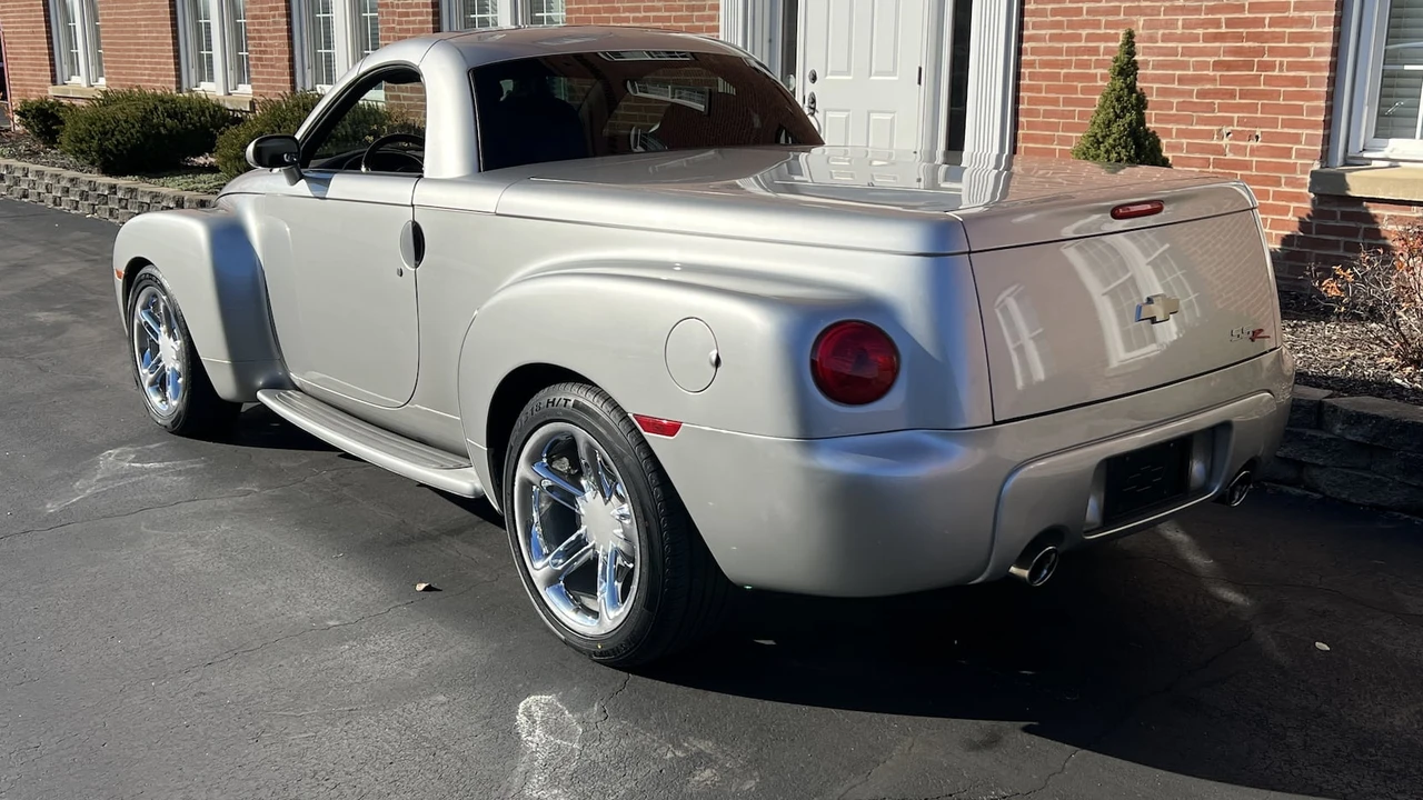 2005 Chevrolet SSR - Image 11 of 11