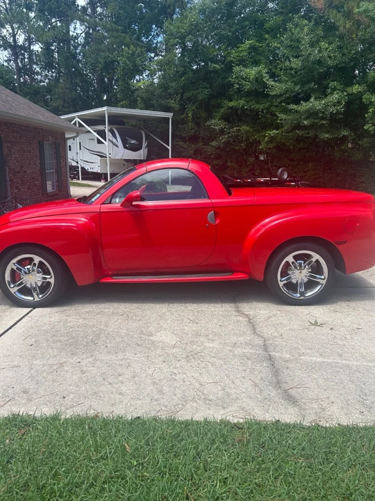 2005 Chevrolet SSR - Image 2 of 10